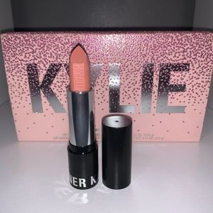 KYLIE COSMETICS MATTE LIPSTICK IN CANDY K